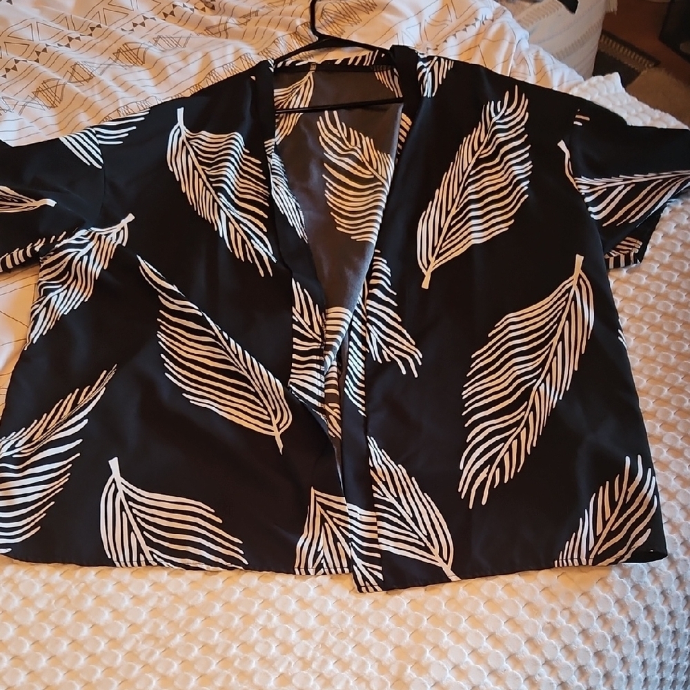 SHEIN Black and White Feather Pattern Blouse